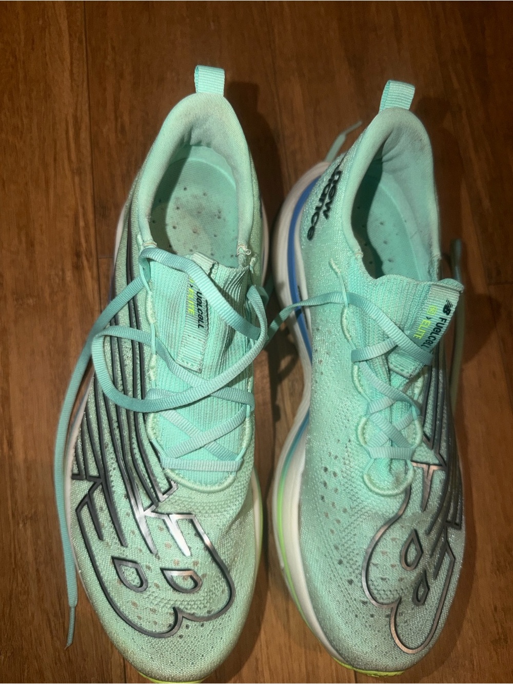 New Balance Women’s Mint Green Athletic Running Shoes 9.5